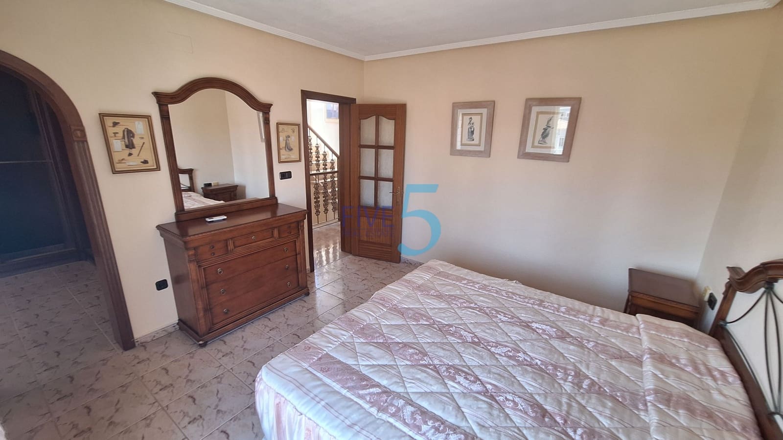4 soveværelse Villa til salg i Torrevieja med swimmingpool garage - € 390.000 (Ref: 9996491)