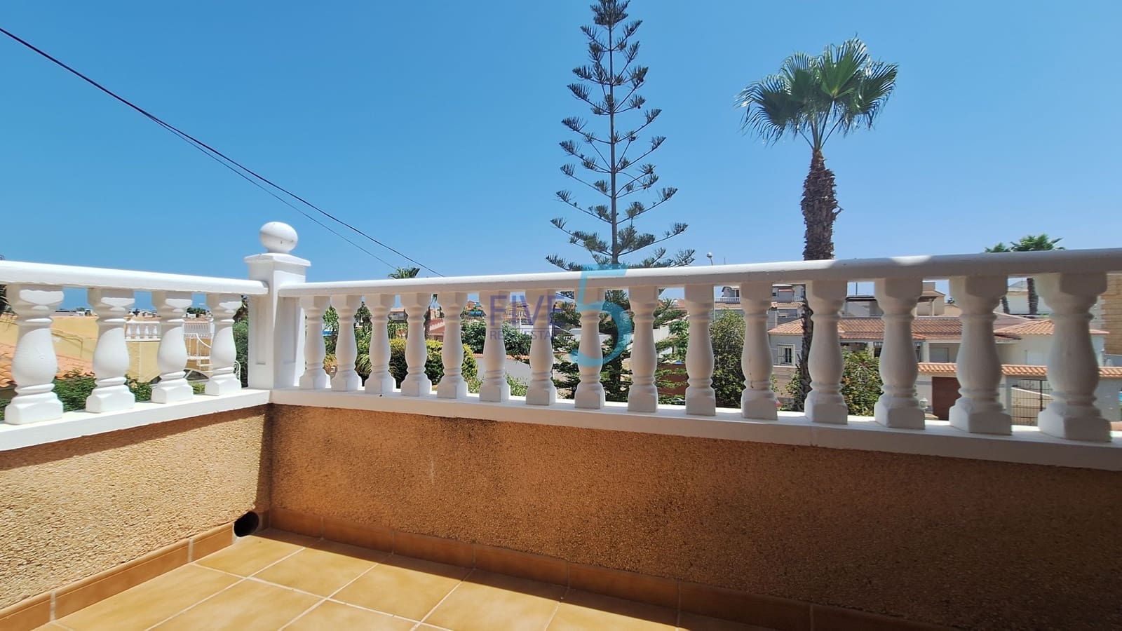 4 soveværelse Villa til salg i Torrevieja med swimmingpool garage - € 390.000 (Ref: 9996491)