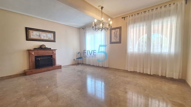 4 soveværelse Villa til salg i Torrevieja med swimmingpool garage - € 390.000 (Ref: 9996491)