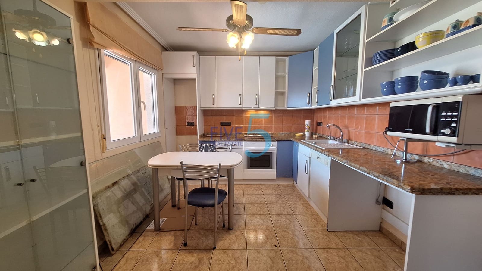 4 soveværelse Villa til salg i Torrevieja med swimmingpool garage - € 390.000 (Ref: 9996491)