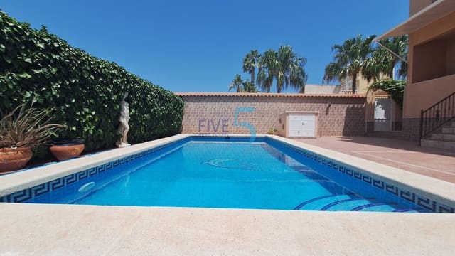 4 soveværelse Villa til salg i Torrevieja med swimmingpool garage - € 390.000 (Ref: 9996491)