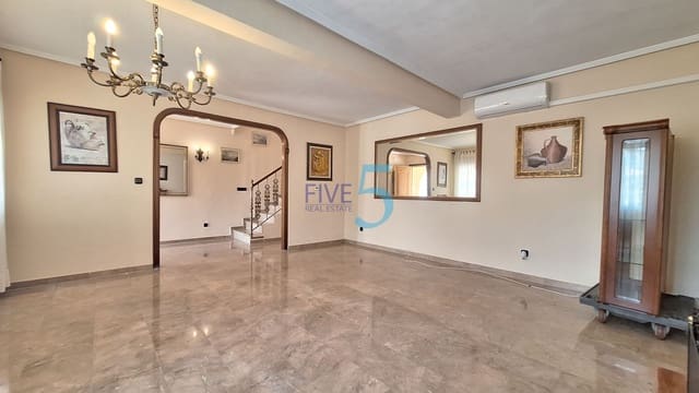 4 soveværelse Villa til salg i Torrevieja med swimmingpool garage - € 390.000 (Ref: 9996491)