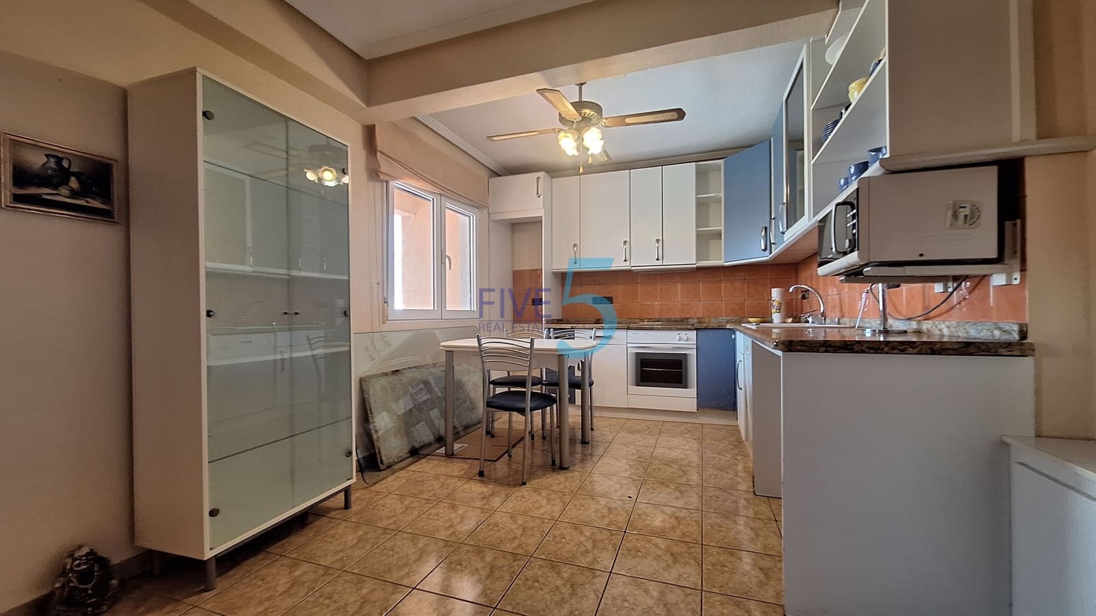 4 soveværelse Villa til salg i Torrevieja med swimmingpool garage - € 390.000 (Ref: 9996491)