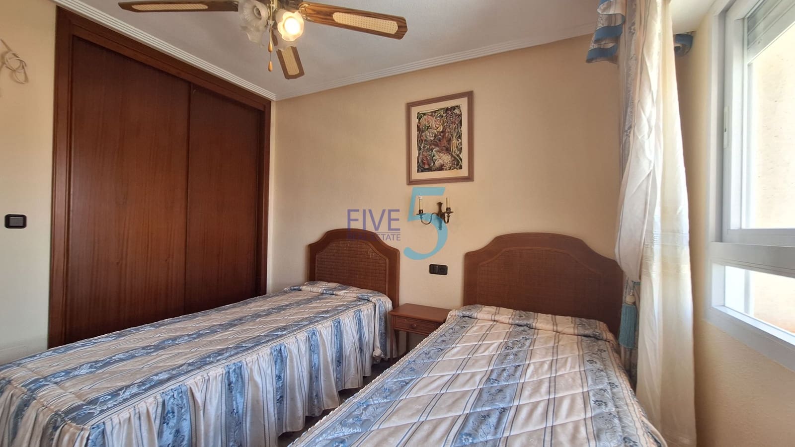 4 soveværelse Villa til salg i Torrevieja med swimmingpool garage - € 390.000 (Ref: 9996491)