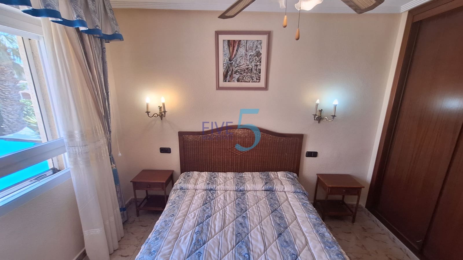 4 soveværelse Villa til salg i Torrevieja med swimmingpool garage - € 390.000 (Ref: 9996491)