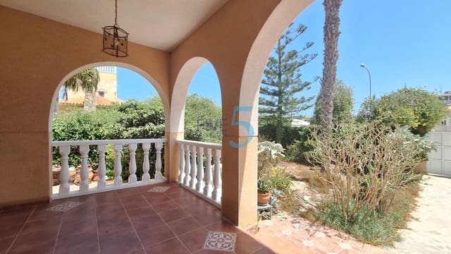 4 soveværelse Villa til salg i Torrevieja med swimmingpool garage - € 390.000 (Ref: 9996491)