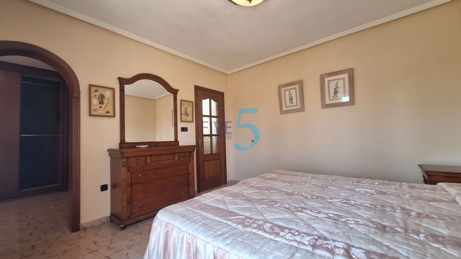 4 soveværelse Villa til salg i Torrevieja med swimmingpool garage - € 390.000 (Ref: 9996491)