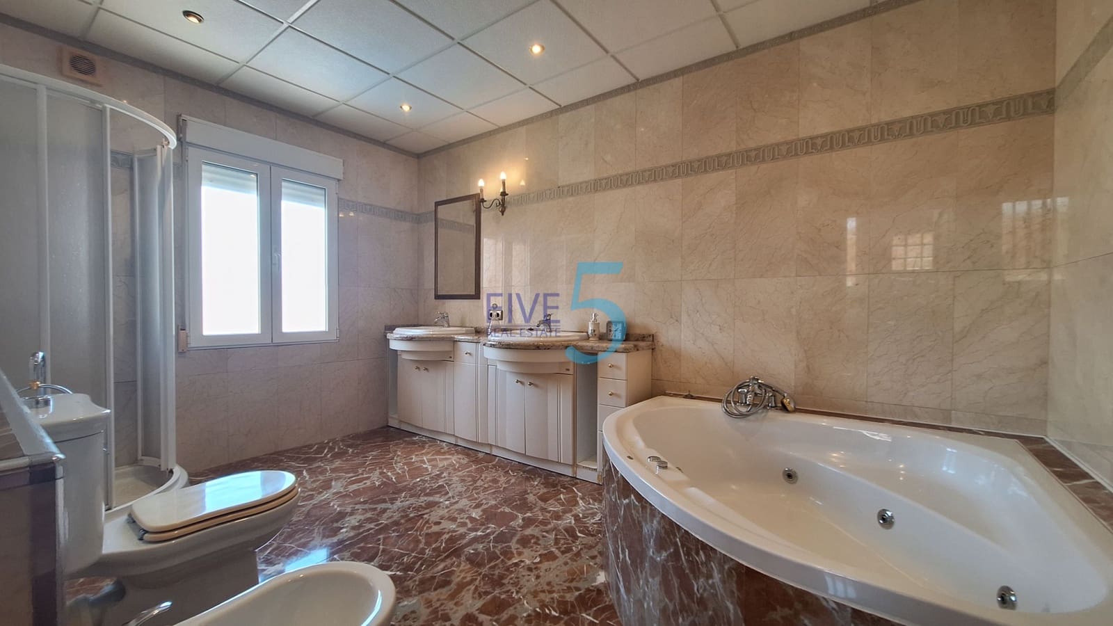 4 soveværelse Villa til salg i Torrevieja med swimmingpool garage - € 390.000 (Ref: 9996491)