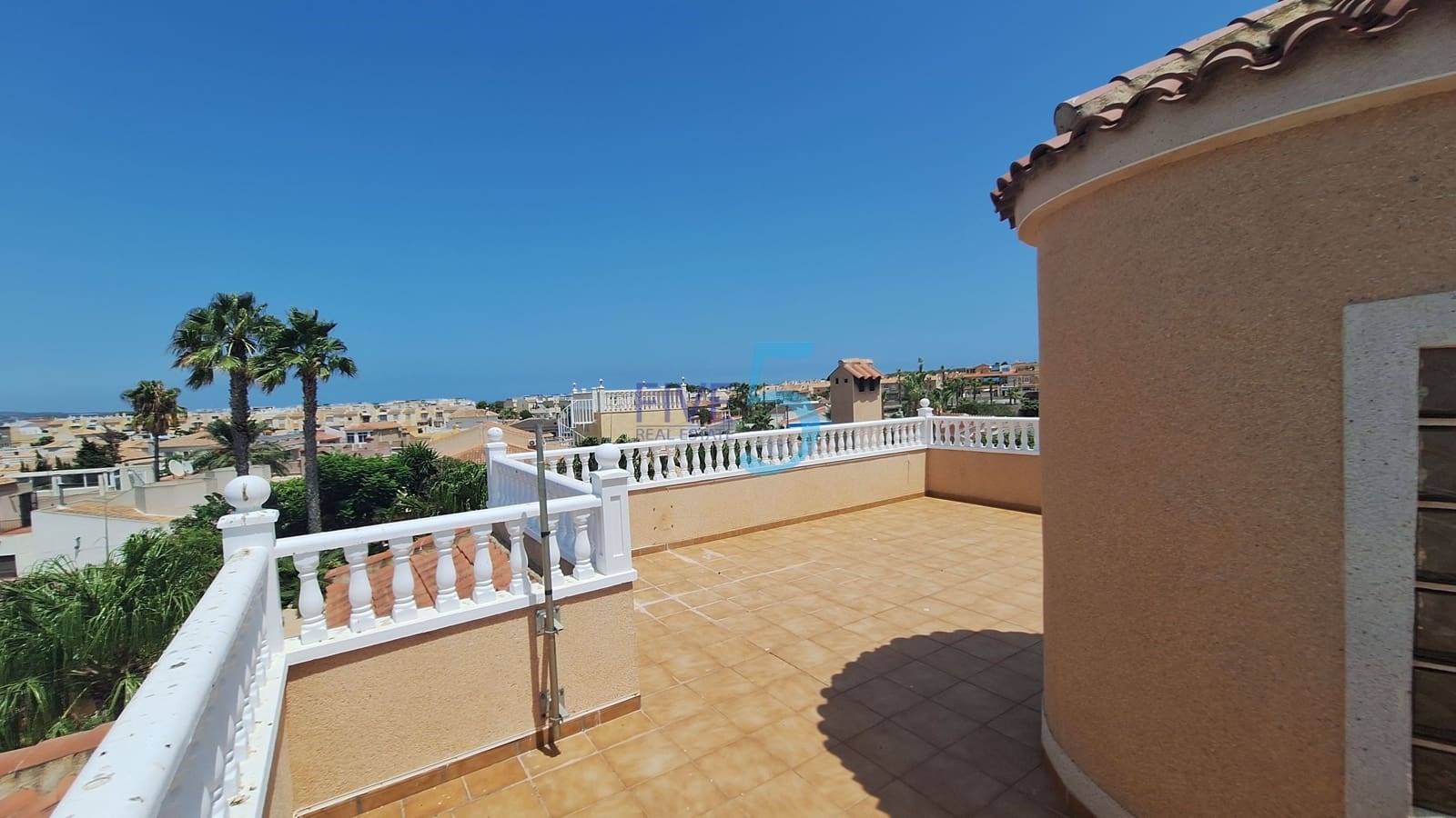 4 soveværelse Villa til salg i Torrevieja med swimmingpool garage - € 390.000 (Ref: 9996491)