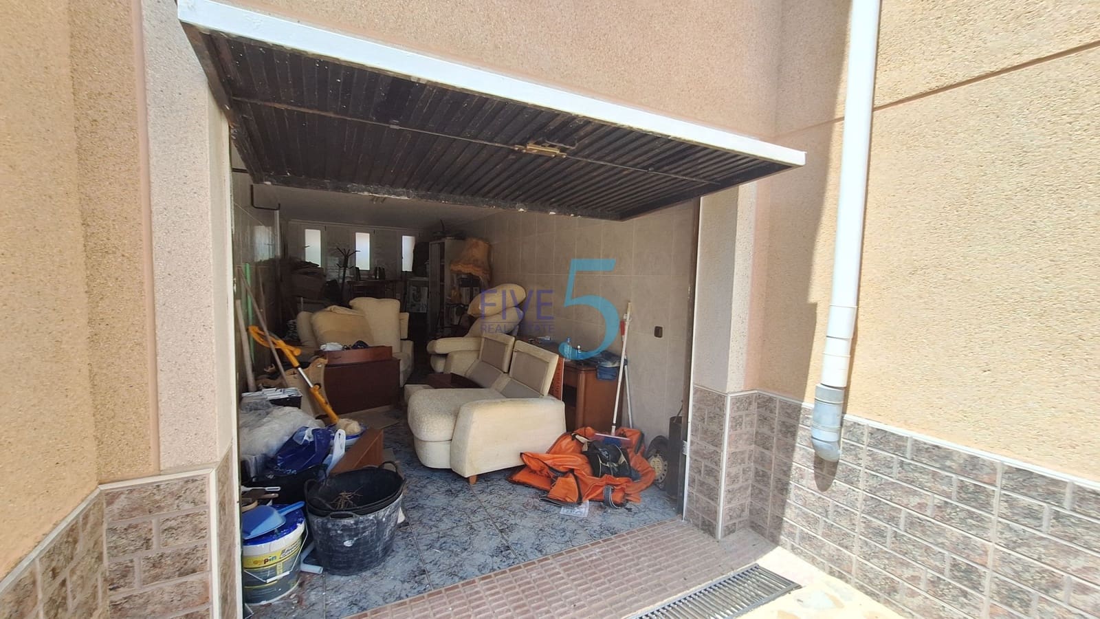 4 soveværelse Villa til salg i Torrevieja med swimmingpool garage - € 390.000 (Ref: 9996491)