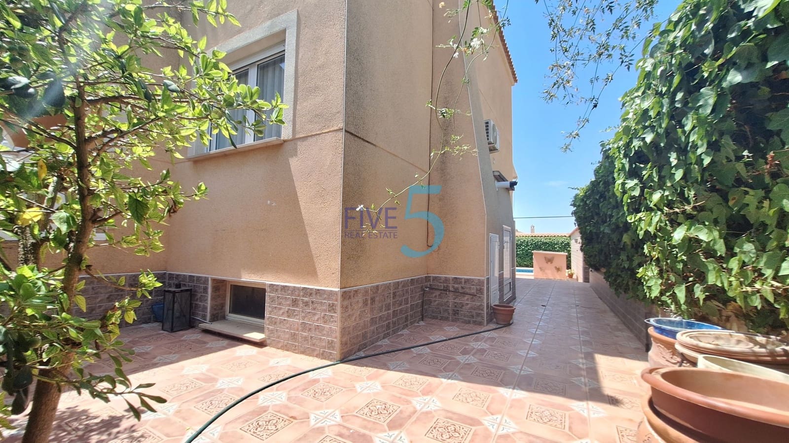 4 soveværelse Villa til salg i Torrevieja med swimmingpool garage - € 390.000 (Ref: 9996491)
