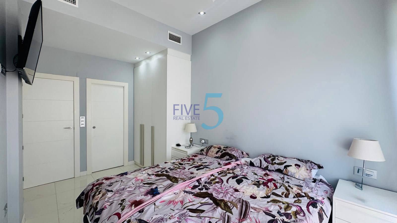 3 soverom Villa til salgs i Villamartin med svømmebasseng garasje - € 575 000 (Ref: 9999065)