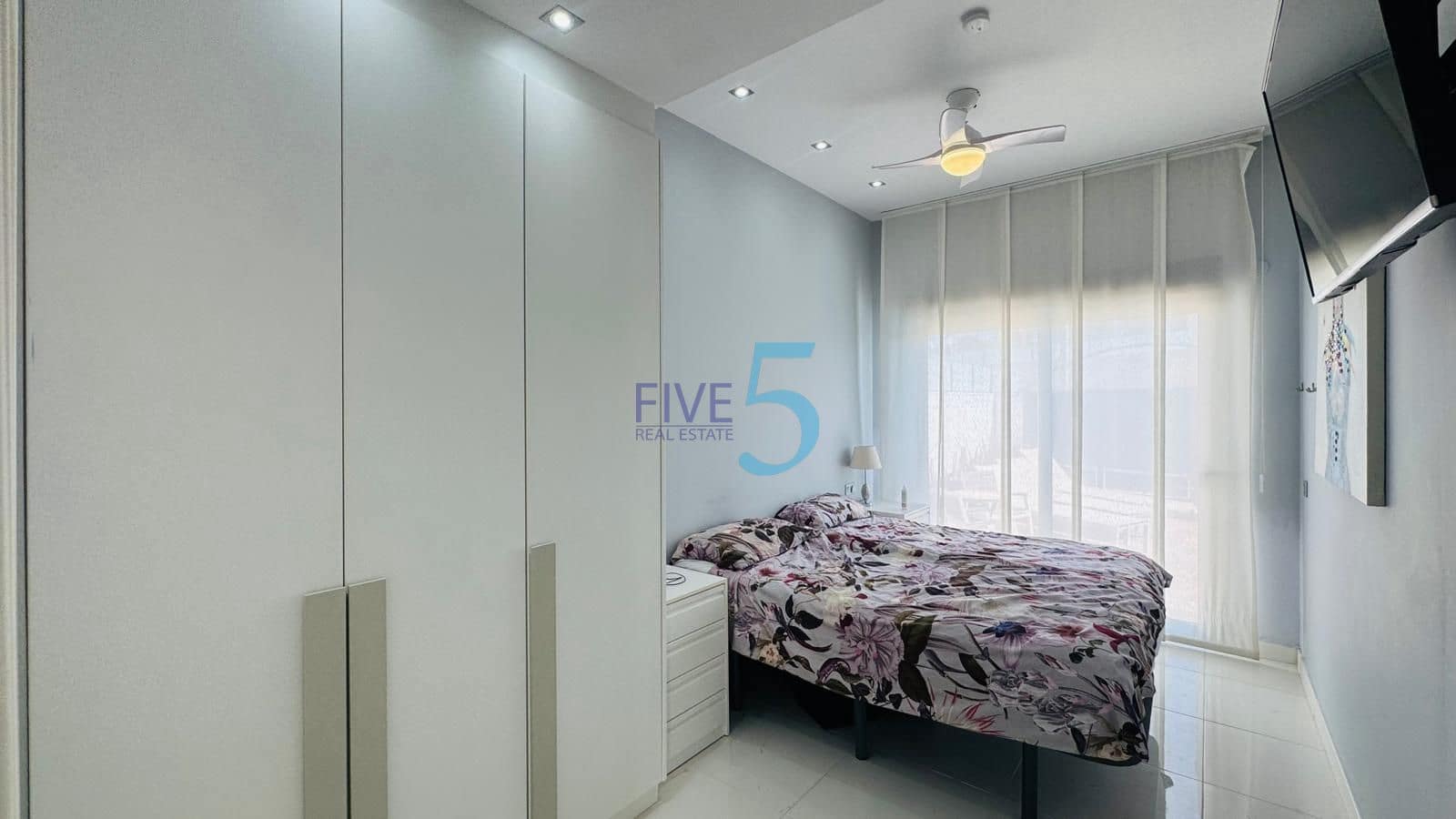 3 soverom Villa til salgs i Villamartin med svømmebasseng garasje - € 575 000 (Ref: 9999065)