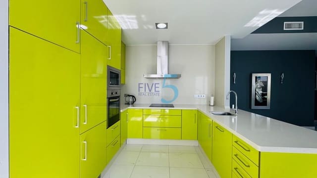 3 soverom Villa til salgs i Villamartin, Orihuela med svømmebasseng garasje - € 575 000 (Ref: 9999065)