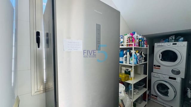 3 soverom Villa til salgs i Villamartin, Orihuela med svømmebasseng garasje - € 575 000 (Ref: 9999065)