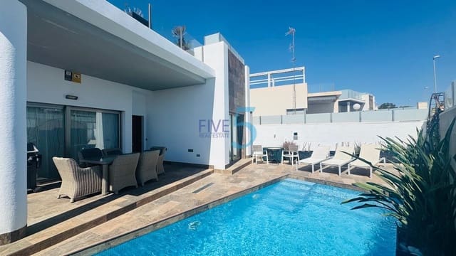 3 soverom Villa til salgs i Villamartin, Orihuela med svømmebasseng garasje - € 575 000 (Ref: 9999065)