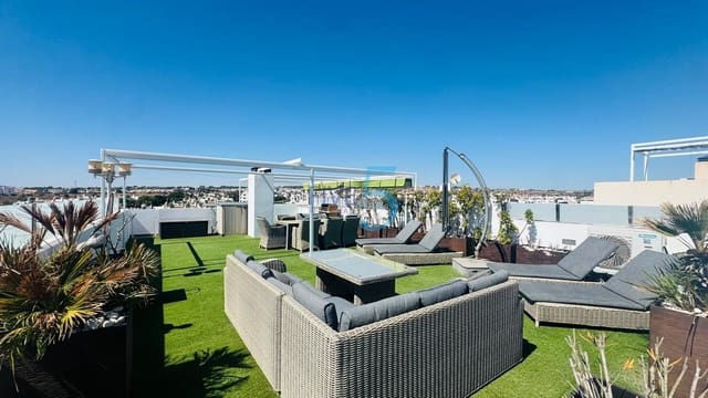 3 soverom Villa til salgs i Villamartin, Orihuela med svømmebasseng garasje - € 575 000 (Ref: 9999065)