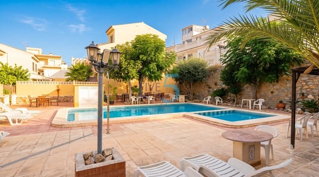 Pareado de 2 habitaciones en San Miguel de Salinas en venta con piscina garaje - 209.000 € (Ref: 9999066)