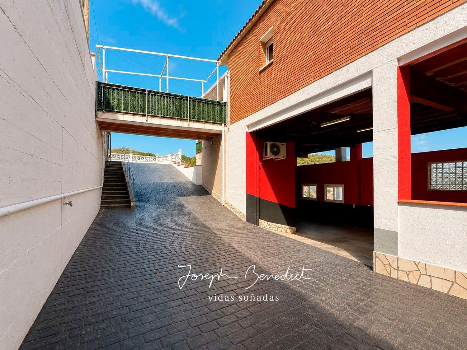 4 Zimmer Villa zu verkaufen in Sant Vicenc dels Horts mit Garage - 520.000 € (Ref: 10048735)