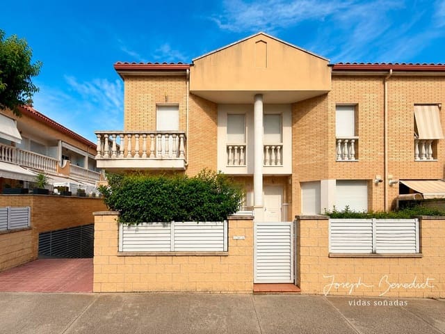 Casa de 4 habitaciones en Cunit en venta con piscina garaje - 420.000 € (Ref: 10061268)