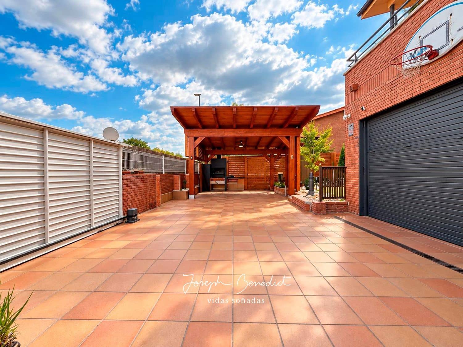 Chalet de 5 habitaciones en Corbera de Llobregat en venta con piscina garaje - 690.000 € (Ref: 10127598)