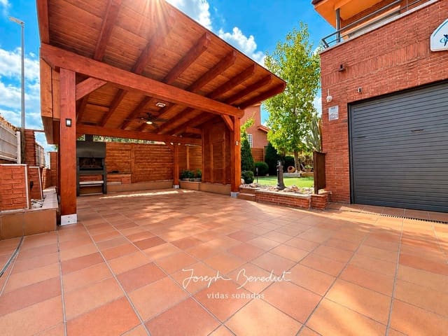 Chalet de 5 habitaciones en Corbera de Llobregat en venta con piscina garaje - 690.000 € (Ref: 10127598)