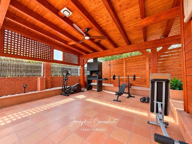 Chalet de 5 habitaciones en Corbera de Llobregat en venta con piscina garaje - 690.000 € (Ref: 10127598)