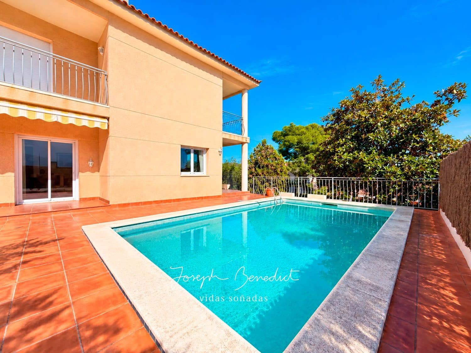 5 bedroom Villa for sale in Castelldefels with pool garage - € 1,360,000 (Ref: 10184123)