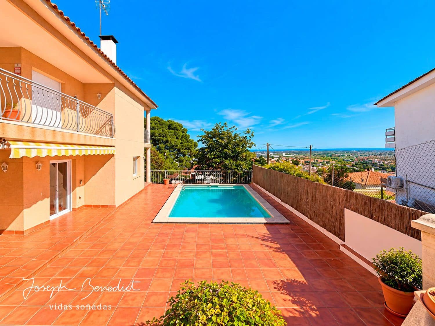5 bedroom Villa for sale in Castelldefels with pool garage - € 1,360,000 (Ref: 10184123)