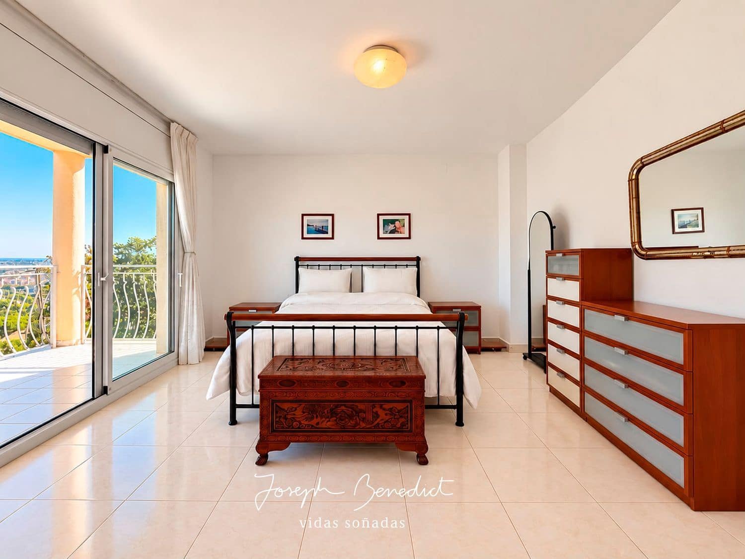 5 bedroom Villa for sale in Castelldefels with pool garage - € 1,360,000 (Ref: 10184123)