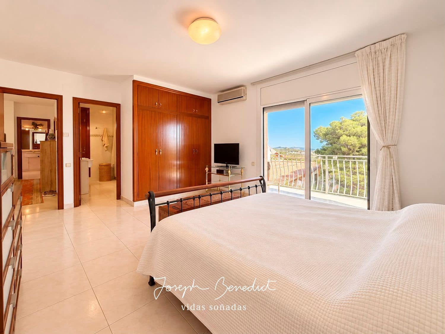 5 bedroom Villa for sale in Castelldefels with pool garage - € 1,360,000 (Ref: 10184123)