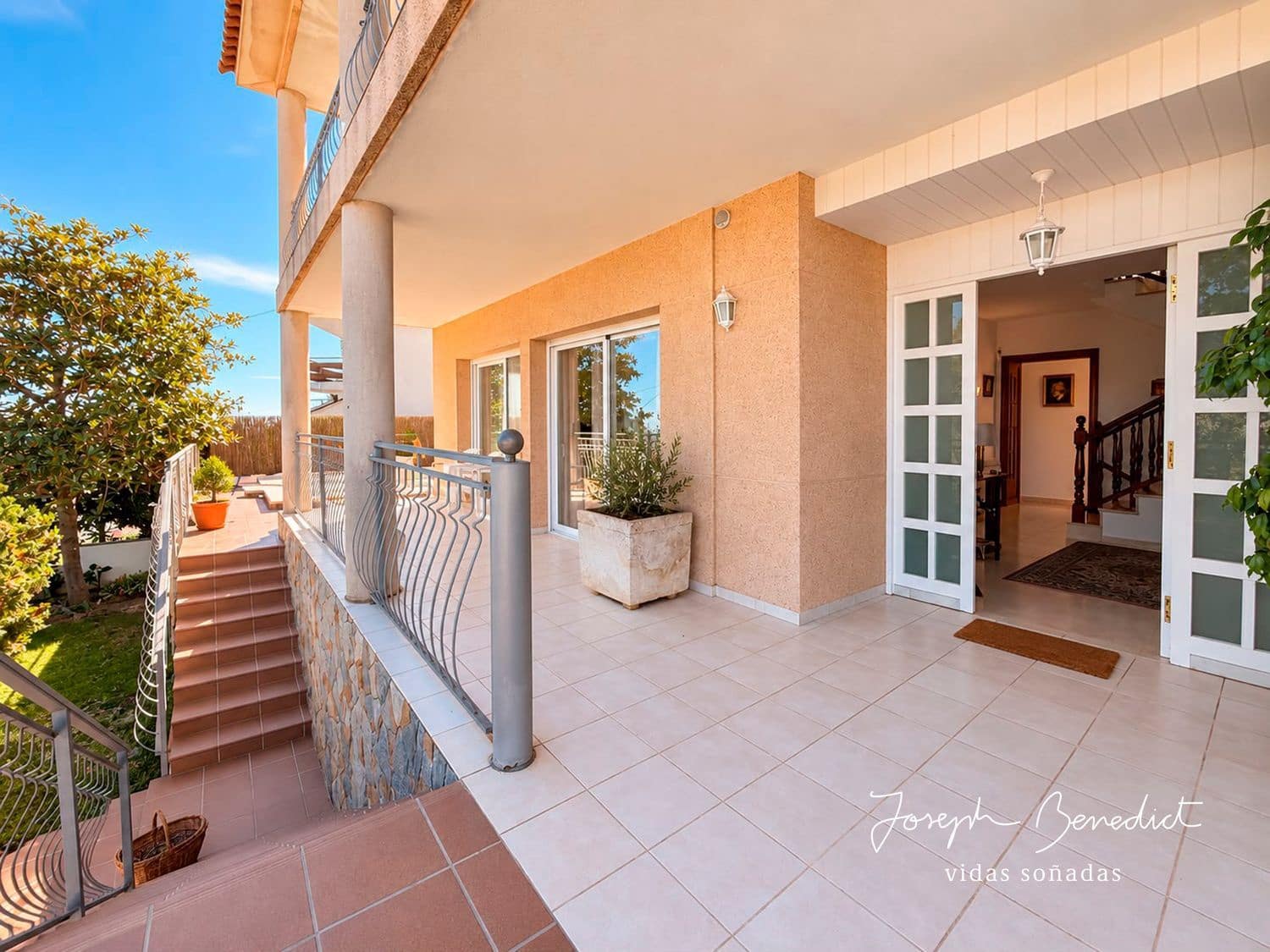 5 bedroom Villa for sale in Castelldefels with pool garage - € 1,360,000 (Ref: 10184123)