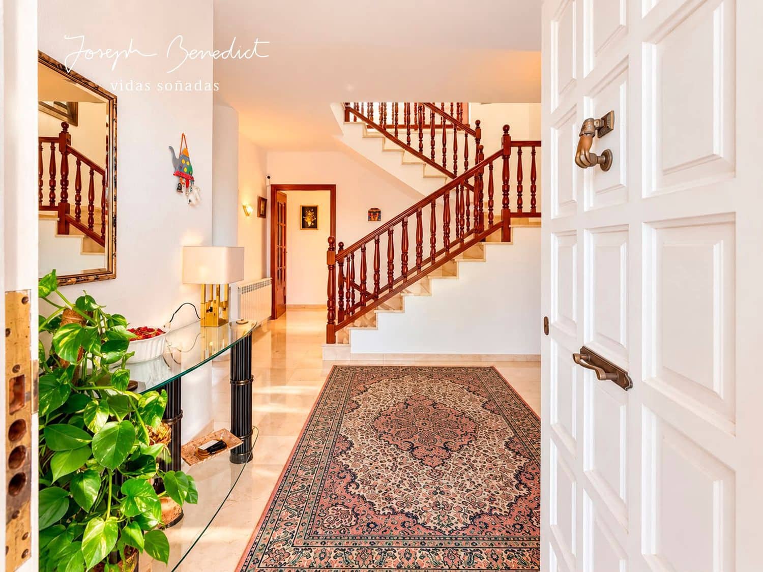 5 bedroom Villa for sale in Castelldefels with pool garage - € 1,360,000 (Ref: 10184123)