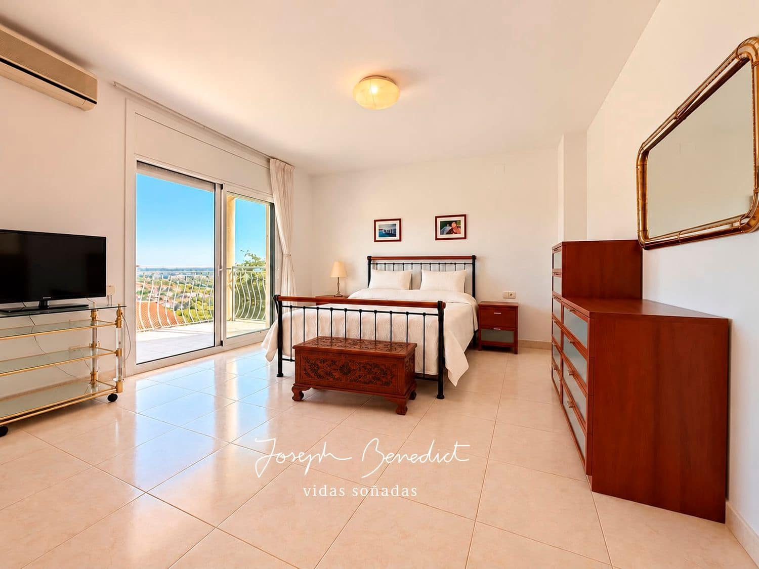 5 bedroom Villa for sale in Castelldefels with pool garage - € 1,360,000 (Ref: 10184123)