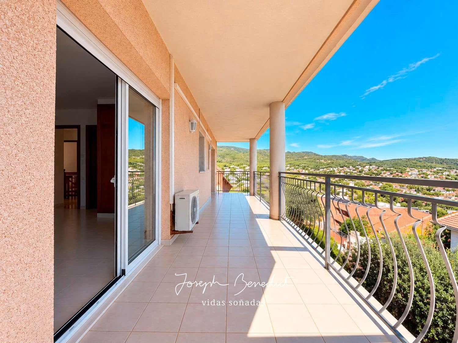 5 bedroom Villa for sale in Castelldefels with pool garage - € 1,360,000 (Ref: 10184123)