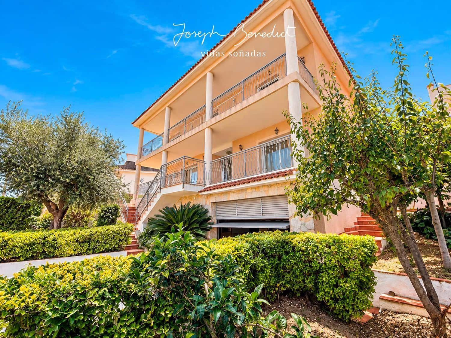 5 bedroom Villa for sale in Castelldefels with pool garage - € 1,360,000 (Ref: 10184123)