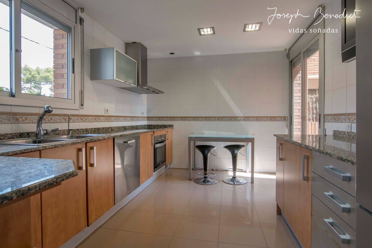 4 makuuhuone Omakotitalo myytävänä paikassa Castelldefels mukana uima-altaan 
autotalli - 850 000 € (Ref: 4557626)