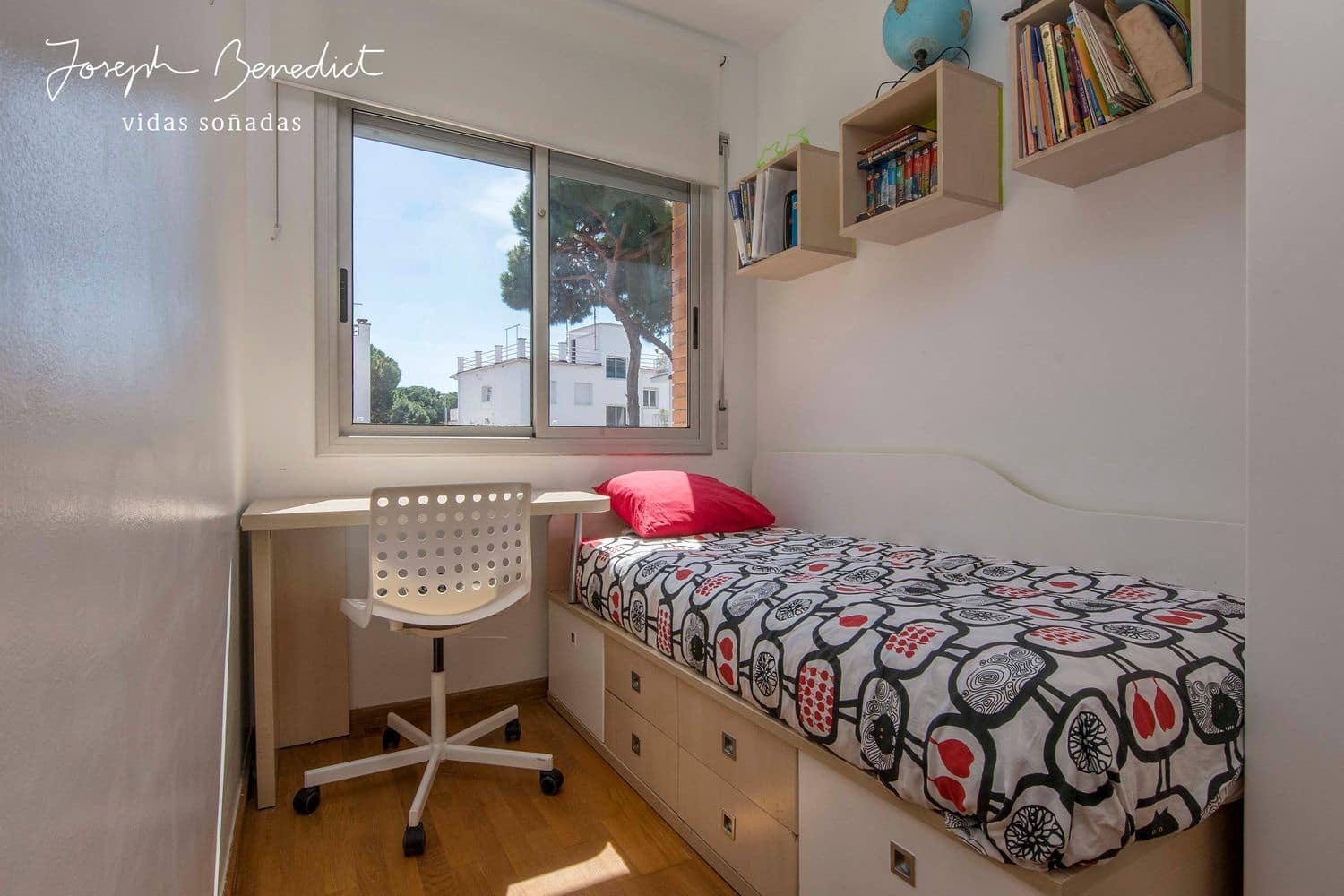 4 makuuhuone Omakotitalo myytävänä paikassa Castelldefels mukana uima-altaan 
autotalli - 850 000 € (Ref: 4557626)