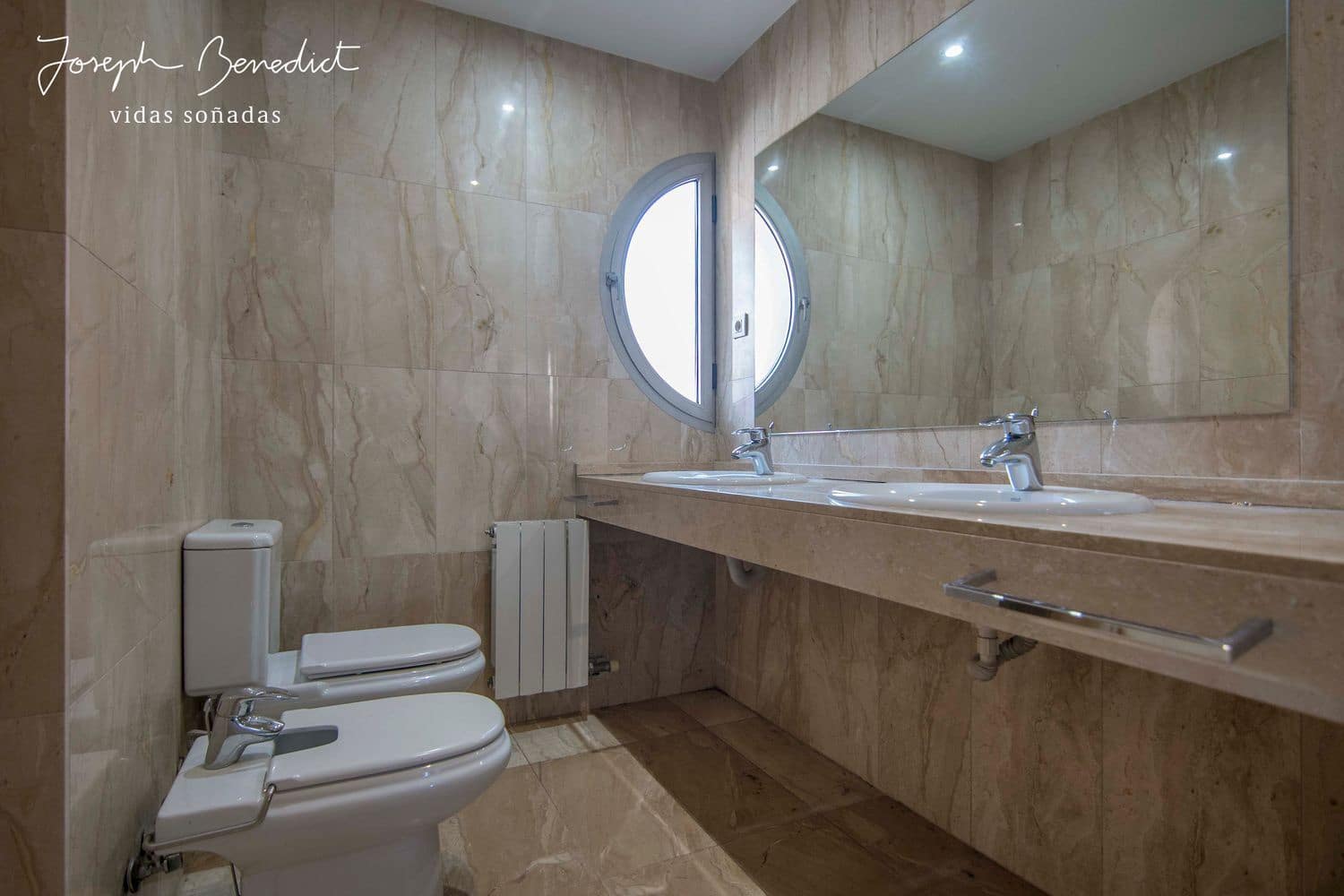 4 makuuhuone Omakotitalo myytävänä paikassa Castelldefels mukana uima-altaan 
autotalli - 850 000 € (Ref: 4557626)