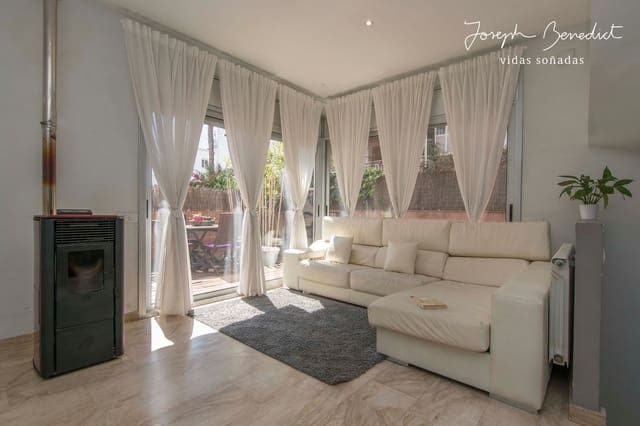 4 bedroom Townhouse for sale in Castelldefels with pool garage - € 850,000 (Ref: 4557626)