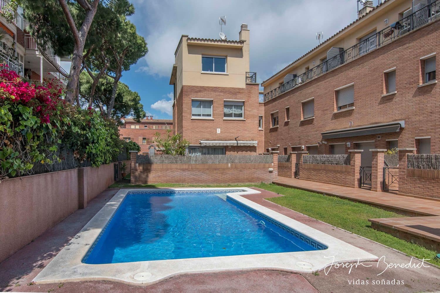 4 makuuhuone Omakotitalo myytävänä paikassa Castelldefels mukana uima-altaan 
autotalli - 850 000 € (Ref: 4557626)