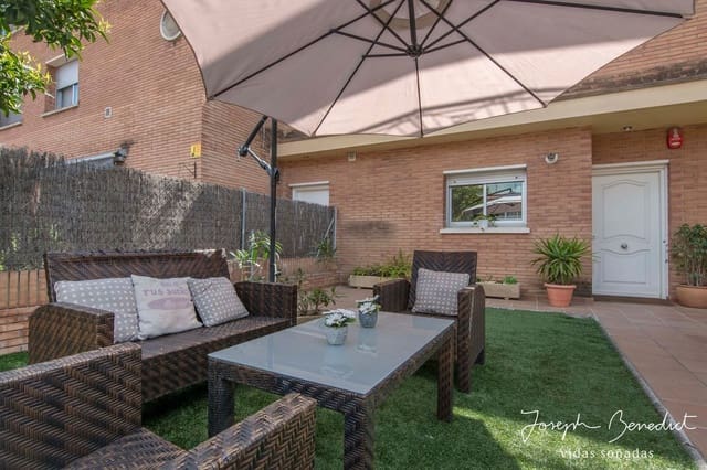 4 bedroom Townhouse for sale in Castelldefels with pool garage - € 850,000 (Ref: 4557626)