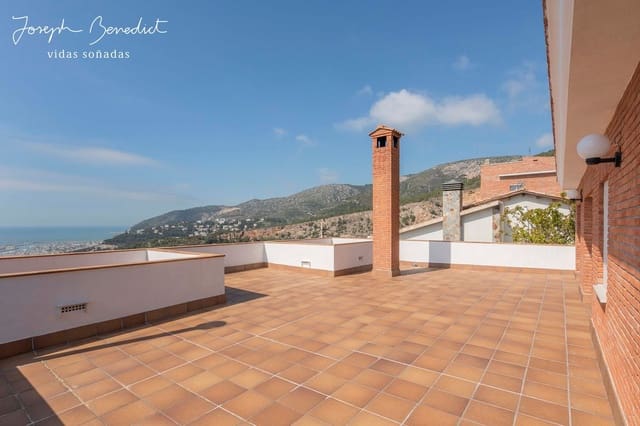 Chalet de 6 habitaciones en Les Botigues de Sitges, Sitges en venta con piscina garaje - 1.390.000 € (Ref: 5991178)