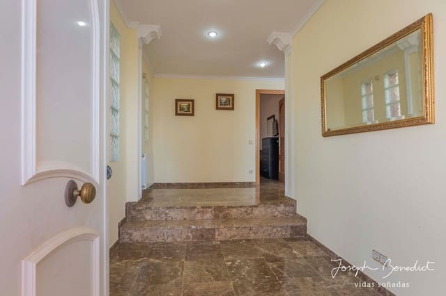 Chalet de 6 habitaciones en Les Botigues de Sitges, Sitges en venta con piscina garaje - 1.390.000 € (Ref: 5991178)