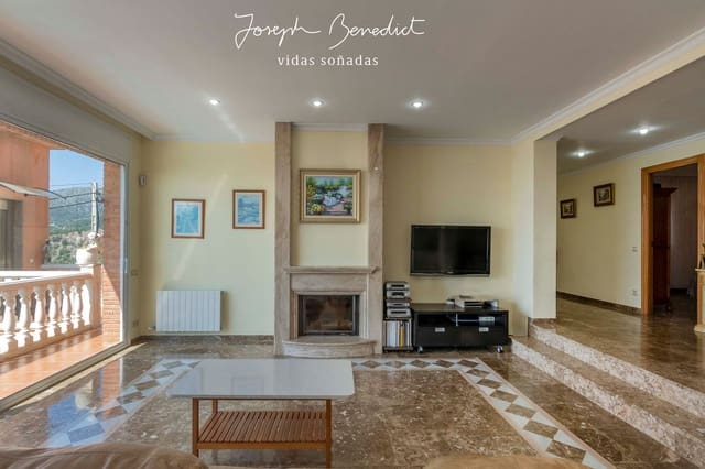 Chalet de 6 habitaciones en Les Botigues de Sitges, Sitges en venta con piscina garaje - 1.390.000 € (Ref: 5991178)