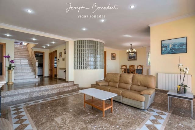 Chalet de 6 habitaciones en Les Botigues de Sitges, Sitges en venta con piscina garaje - 1.390.000 € (Ref: 5991178)