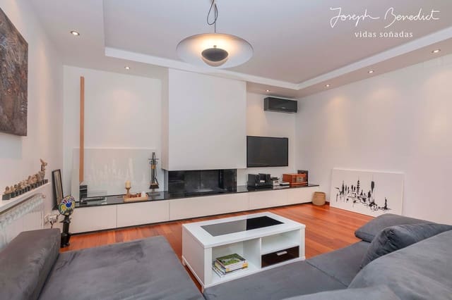 3 bedroom Villa for sale in Castelldefels with pool garage - € 1,299,000 (Ref: 6820132)