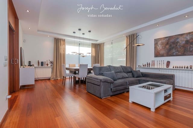 3 bedroom Villa for sale in Castelldefels with pool garage - € 1,299,000 (Ref: 6820132)