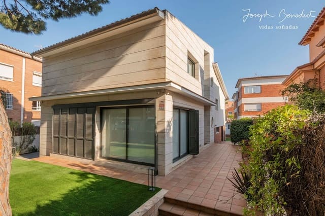 3 sypialnia Willa na sprzedaż w Castelldefels z basenem garażem - 1 299 000 € (Ref: 6820132)