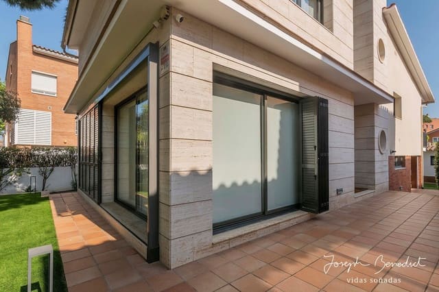 3 sypialnia Willa na sprzedaż w Castelldefels z basenem garażem - 1 299 000 € (Ref: 6820132)